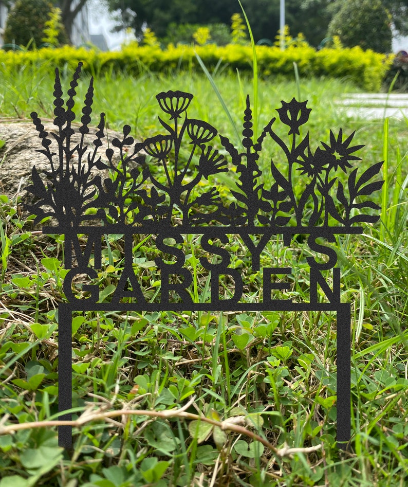 Custom Metal Garden Decor, Personalised Flowers with Stakes Garden Sign, Flower Design Garden Name Sign,Housewarming Gift, Gifts for Dad Him