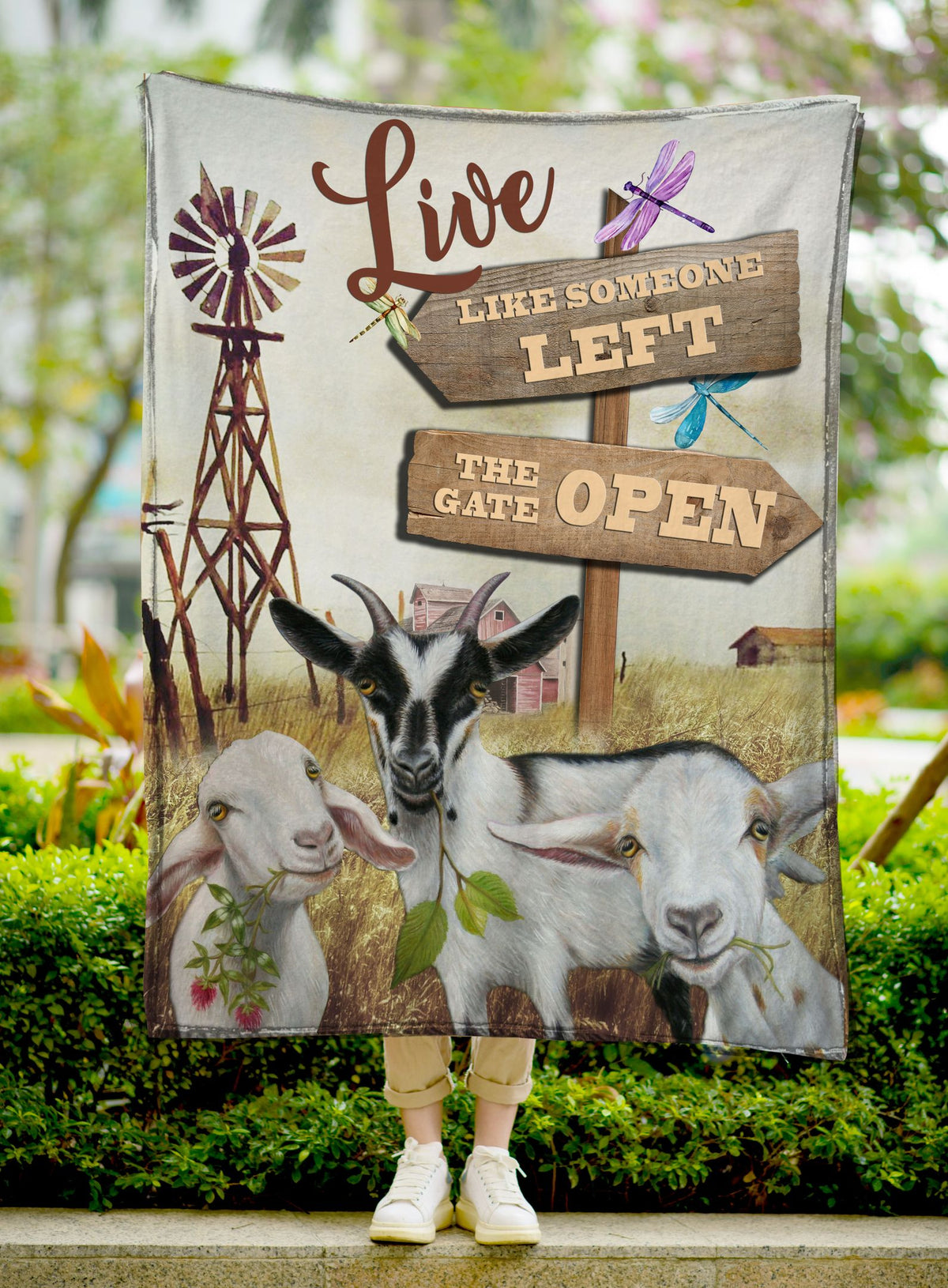 Live Like Someone Left The Gate Open - Goat Farm Fleece Blanket - Quilt Blanket 1607968721543.jpg