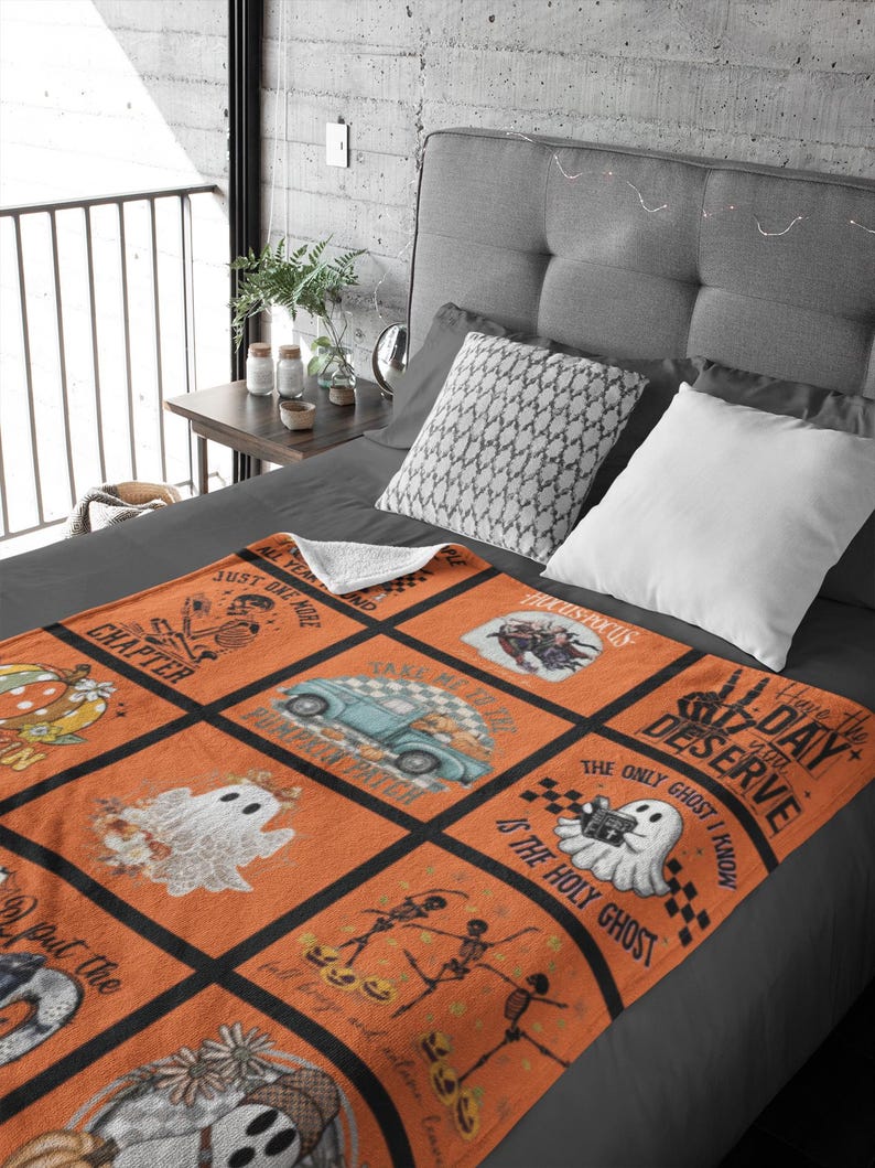 vintage halloween blanket spooky season throw halloween watching movie blanket retro pumpkin blanket cute ghost groovy skeleton blanket 1726212719807.jpg