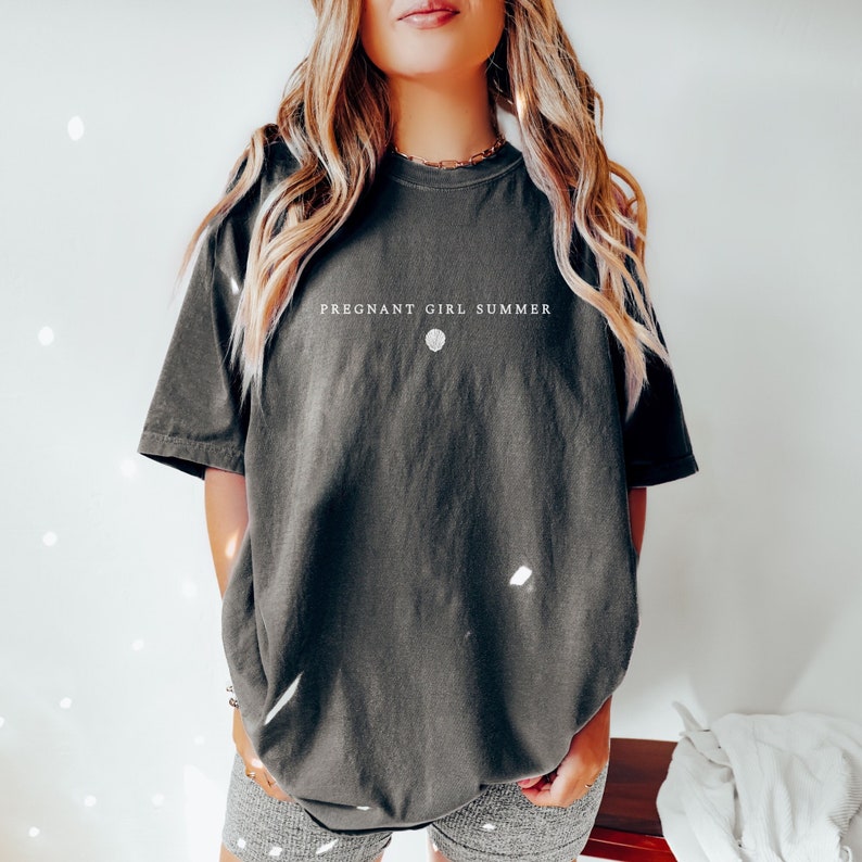 Pregnant Girl Summer Shirt Beach Pregnancy Announcement T Shirt Pregnancy Reveal Tee Baby Shower Gift Mom Shirt 1748228559024.jpg