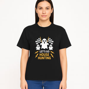 Let's Go House Hunting Ghosts T-Shirt | Fun Halloween Costume | Cute Ghost Design with Checkered Flags | Spooky Home Search Graphique - T-shirt 1758333017860.jpg