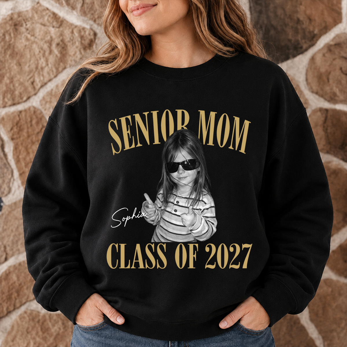 Custom Retro Senior Mom 2027 Dark Shirt - Personalized Class of 2027 Gift, Proud Family Gift