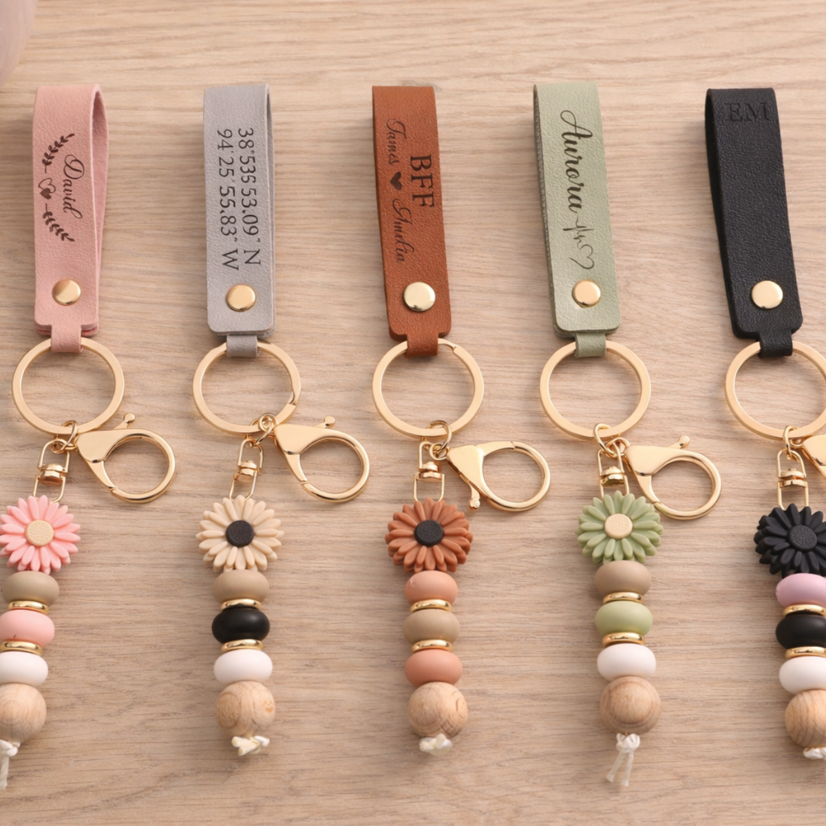 Personalized Daisy Keychain, PU Leather Floral Keychain, Beaded Bag Charm