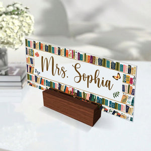 Personalized Vintage Bookshelf Teacher Desk Name Plate Back To School Gift, Custom Name Librarian Gifts, Teacher Appreciation Gift 1d4fe842-acb1-4fe0-8291-09adc3470845-banner-2.jpg