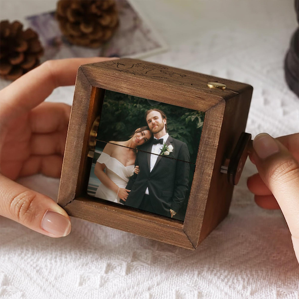 Personalized Anniversary Animation Box, Engraved Couple Portrait Gift for Newlywed, Couple's Photo Flipbook Box Gift for Her 2764da74-ceef-4cca-9feb-1fb594c73c2a-banner-2.jpg