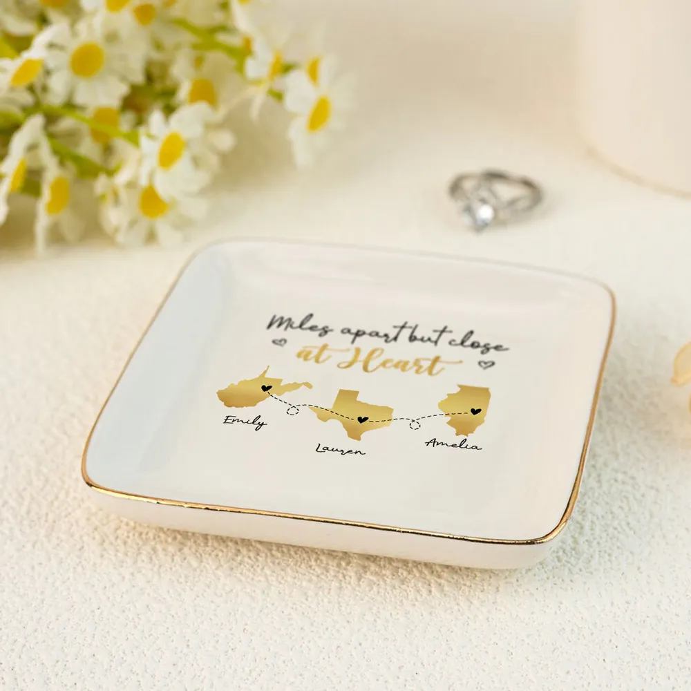 Miles Apart But Close At Heart - Personalized Jewelry Plate - Gift For Mom, Bestie, Sister, Family, Long Distance Gift