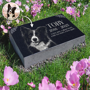 A Tiny Paw, A Giant Heart - Personalized Slate Grave