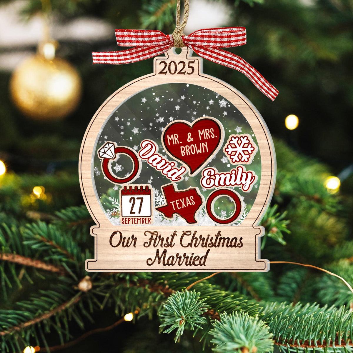 Personalized Christmas Married Ornament, First Christmas Married Ornament, Custom Mr Mrs Wedding Ornament, Wedding Keepsake, Christmas Gift