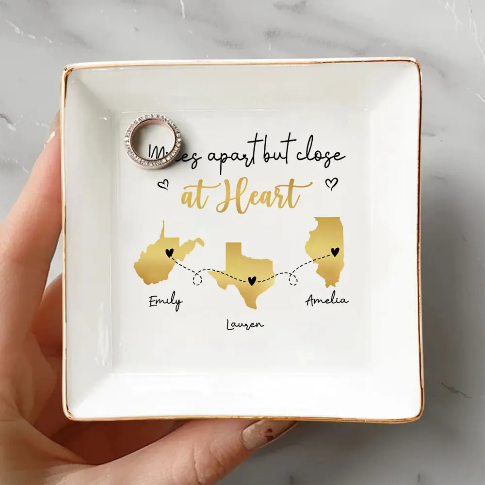 Miles Apart But Close At Heart - Personalized Jewelry Plate - Gift For Mom, Bestie, Sister, Family, Long Distance Gift