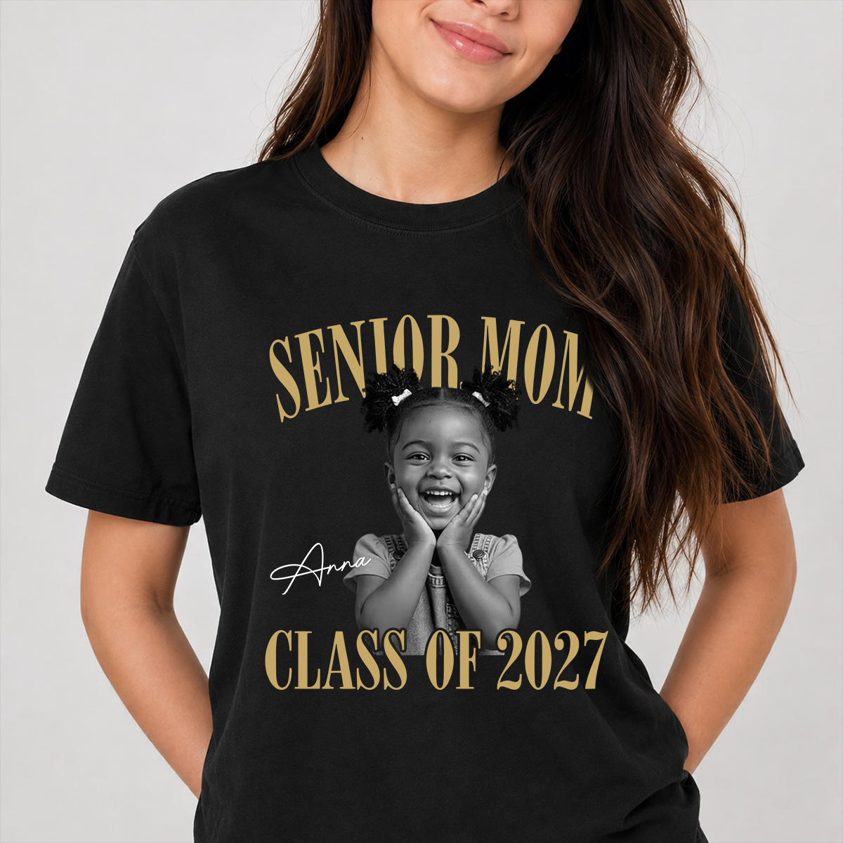 Custom Retro Senior Mom 2027 Dark Shirt - Personalized Class of 2027 Gift, Proud Family Gift