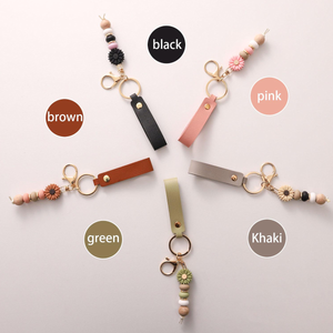 Personalized Daisy Keychain, PU Leather Floral Keychain, Beaded Bag Charm