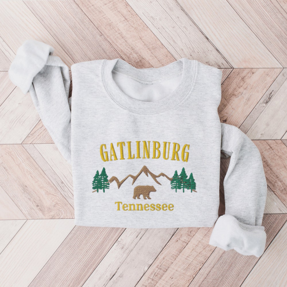 Gatlinburg Tennessee Sweatshirt, Embroidered Gatlinburg Crewneck Sweater, Gatlinburg Tennessee Shirt, Embroidered Mountains Sweatshirt