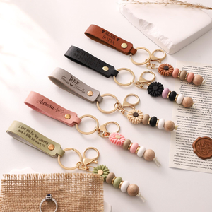 Personalized Daisy Keychain, PU Leather Floral Keychain, Beaded Bag Charm