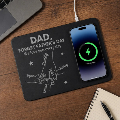 We Love You Everyday Kids Hold Dad's Hand - Personalized Wireless Charging Mat - Gift For Dad Grandpa, Father's Day Gift