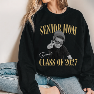 Custom Retro Senior Mom 2027 Dark Shirt - Personalized Class of 2027 Gift, Proud Family Gift