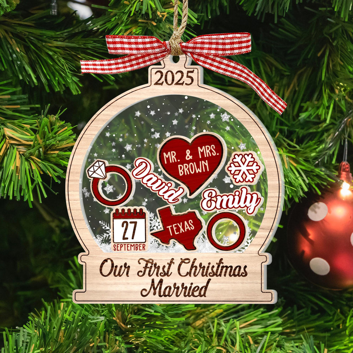 Personalized Christmas Married Ornament, First Christmas Married Ornament, Custom Mr Mrs Wedding Ornament, Wedding Keepsake, Christmas Gift
