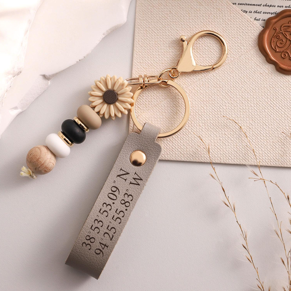 Personalized Daisy Keychain, PU Leather Floral Keychain, Beaded Bag Charm