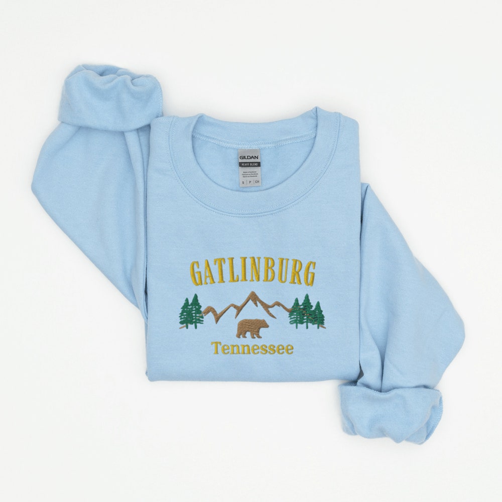 Gatlinburg Tennessee Sweatshirt, Embroidered Gatlinburg Crewneck Sweater, Gatlinburg Tennessee Shirt, Embroidered Mountains Sweatshirt