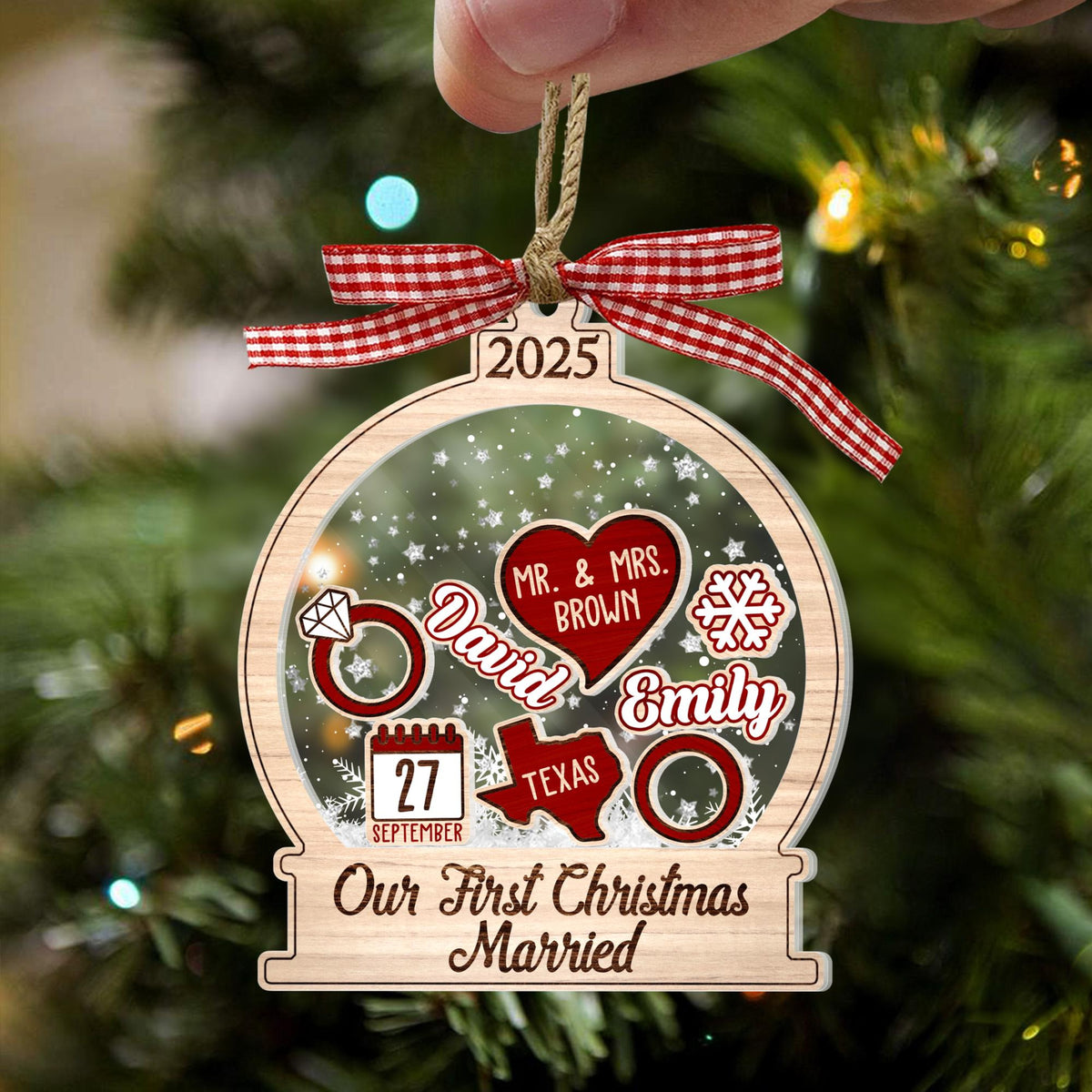 Personalized Christmas Married Ornament, First Christmas Married Ornament, Custom Mr Mrs Wedding Ornament, Wedding Keepsake, Christmas Gift