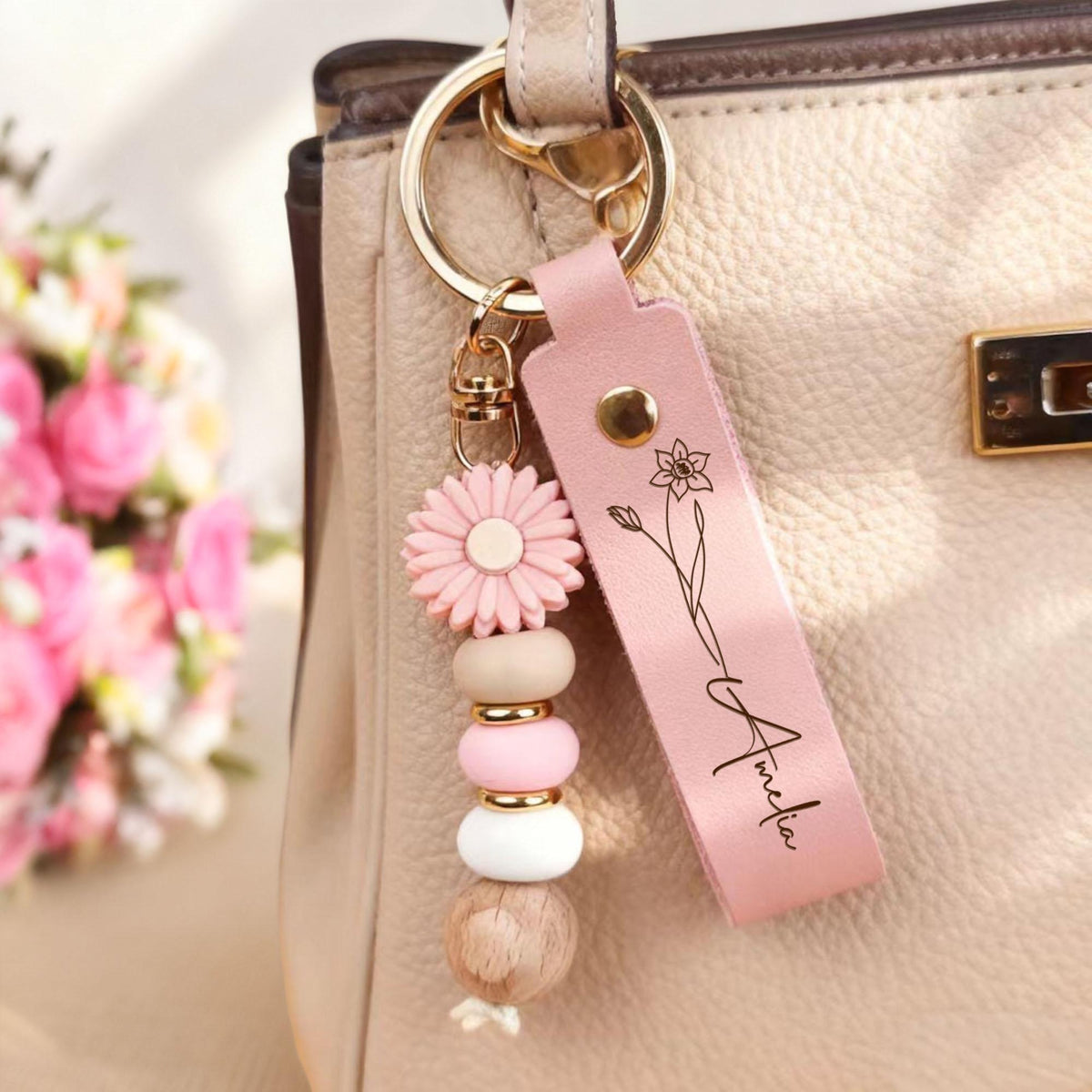 Personalized Birth Flower PU Leather Keychain with Engraved Name and Daisy Bead Pendant Wedding Party Birthday Gift for Bridesmaids Friends
