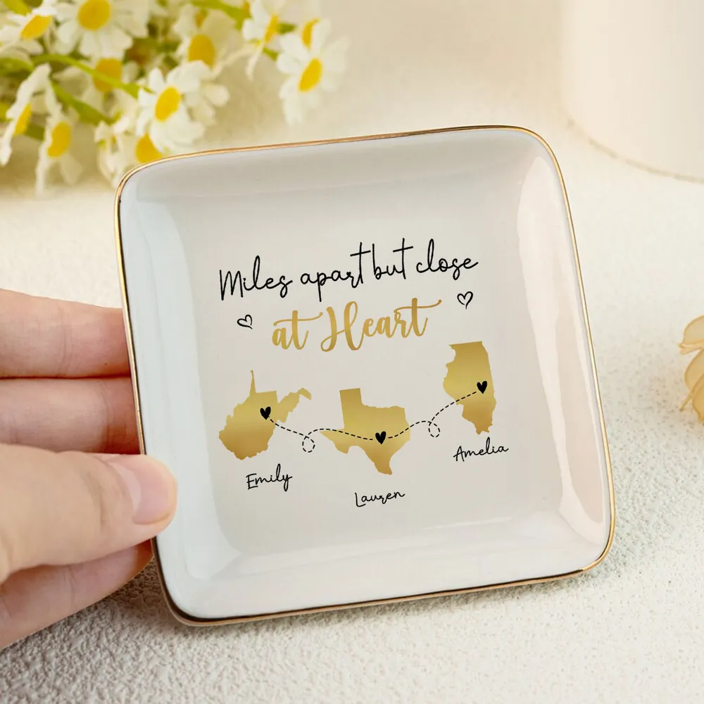 Miles Apart But Close At Heart - Personalized Jewelry Plate - Gift For Mom, Bestie, Sister, Family, Long Distance Gift