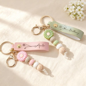 Personalized Birth Flower PU Leather Keychain with Engraved Name and Daisy Bead Pendant Wedding Party Birthday Gift for Bridesmaids Friends