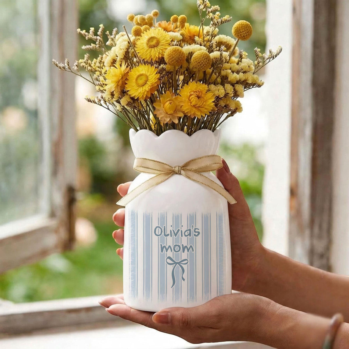 Personalized Floral Ceramic Vase with Custom Name, Elegant Gift for Mom & Home Decor, Mother's Day Gift