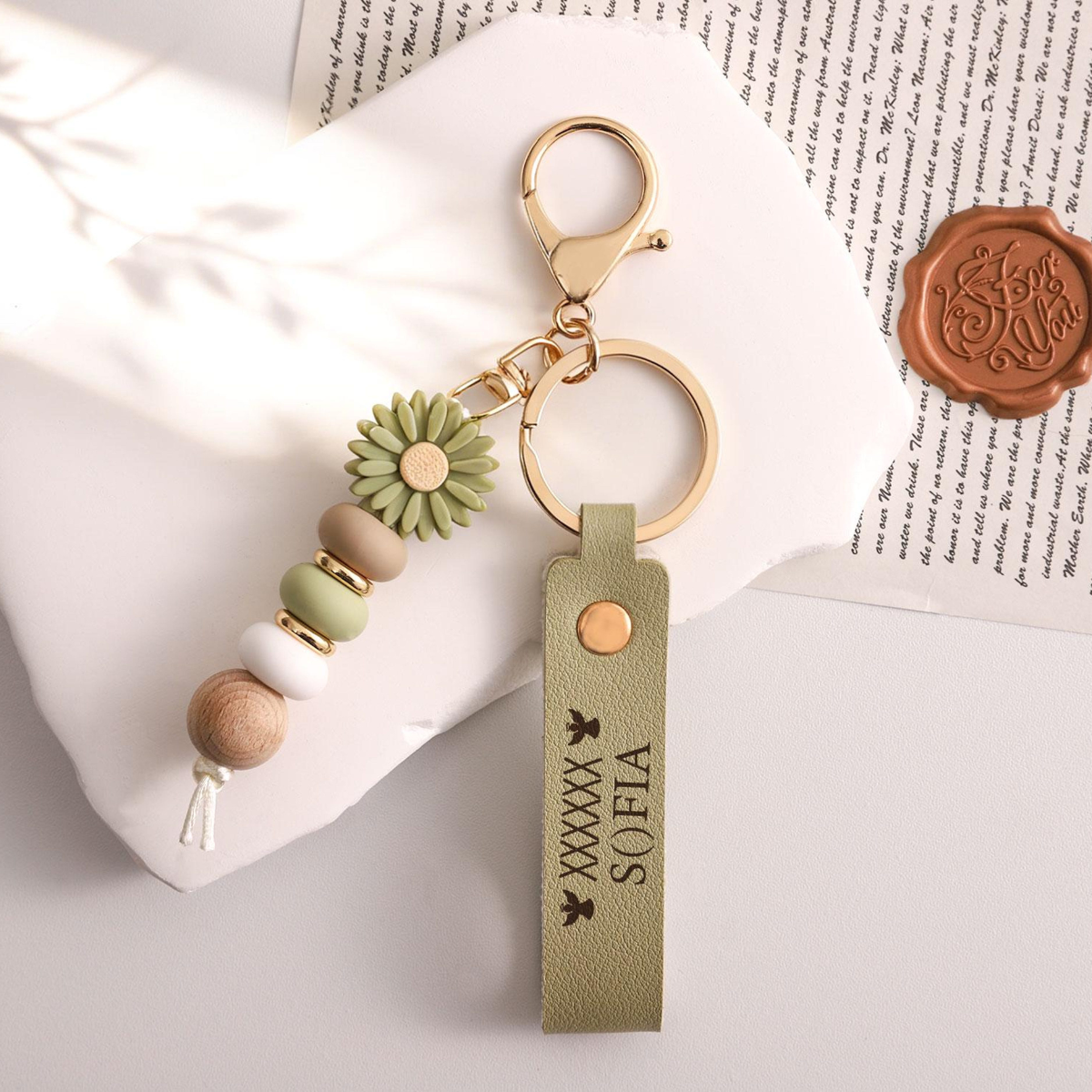 Personalized Daisy Keychain, PU Leather Floral Keychain, Beaded Bag Charm