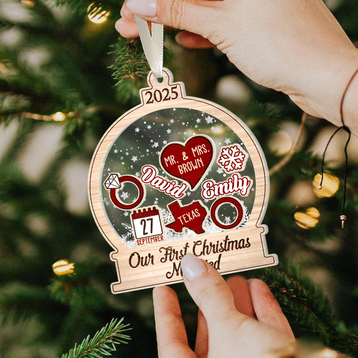 Personalized Christmas Married Ornament, First Christmas Married Ornament, Custom Mr Mrs Wedding Ornament, Wedding Keepsake, Christmas Gift