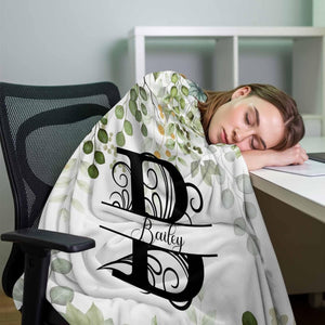 Personalized Monogrammed Blanket - Custom Letter A-Z Blanket with Name | Heartfelt Gift for Christmas, Anniversary, Birthday | Throw for Adults Men & Women Kids Boyfriend & Girlfriend Pet