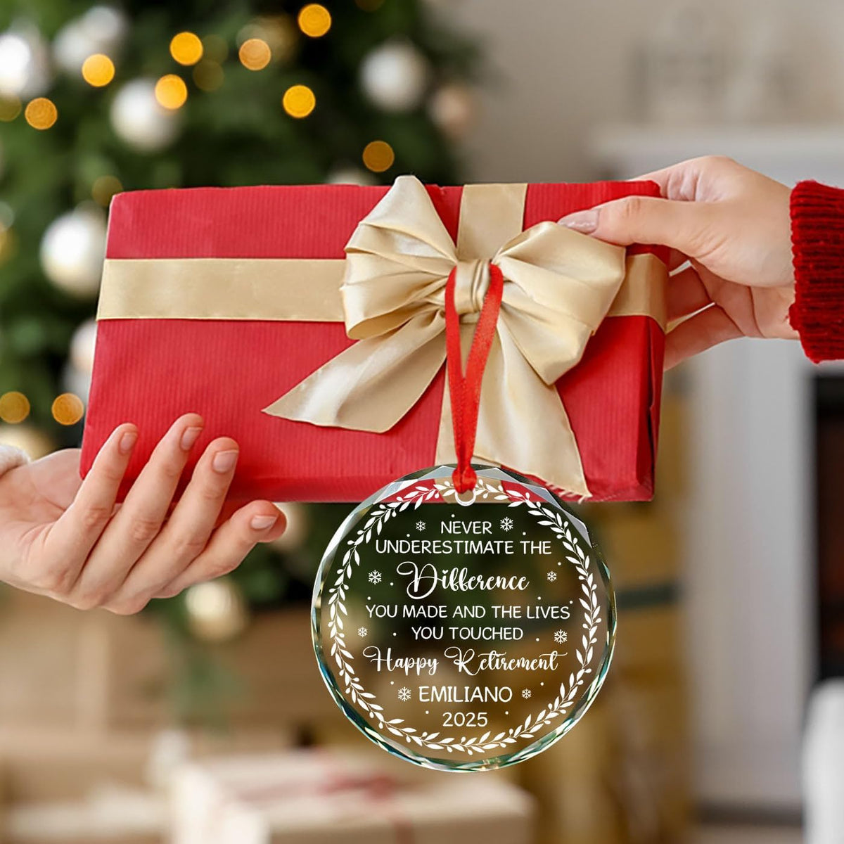 Personalized Happy Retirement Glass Christmas Ornament Gift for Retired Women Coworker Employee Teacher Friends, Never Underestimate The Difference You Made Ornament, Custom Name Retired Ornaments