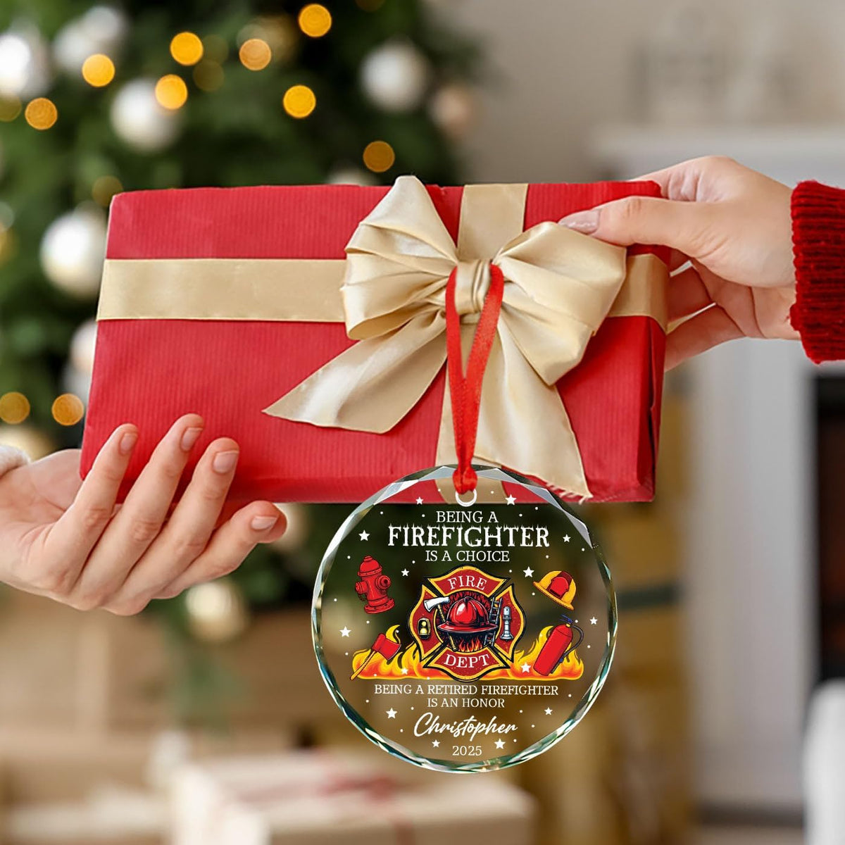 Custom Name/Year Retired Firefighting Christmas Glass Ornament 2025, Being A Retired Firefighter is an Honor Ornaments, Personalized Fireman Retirement Ornament Gifts for Men Dad Husband Coworkers