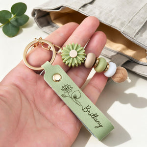 Personalized Birth Flower PU Leather Keychain with Engraved Name and Daisy Bead Pendant Wedding Party Birthday Gift for Bridesmaids Friends