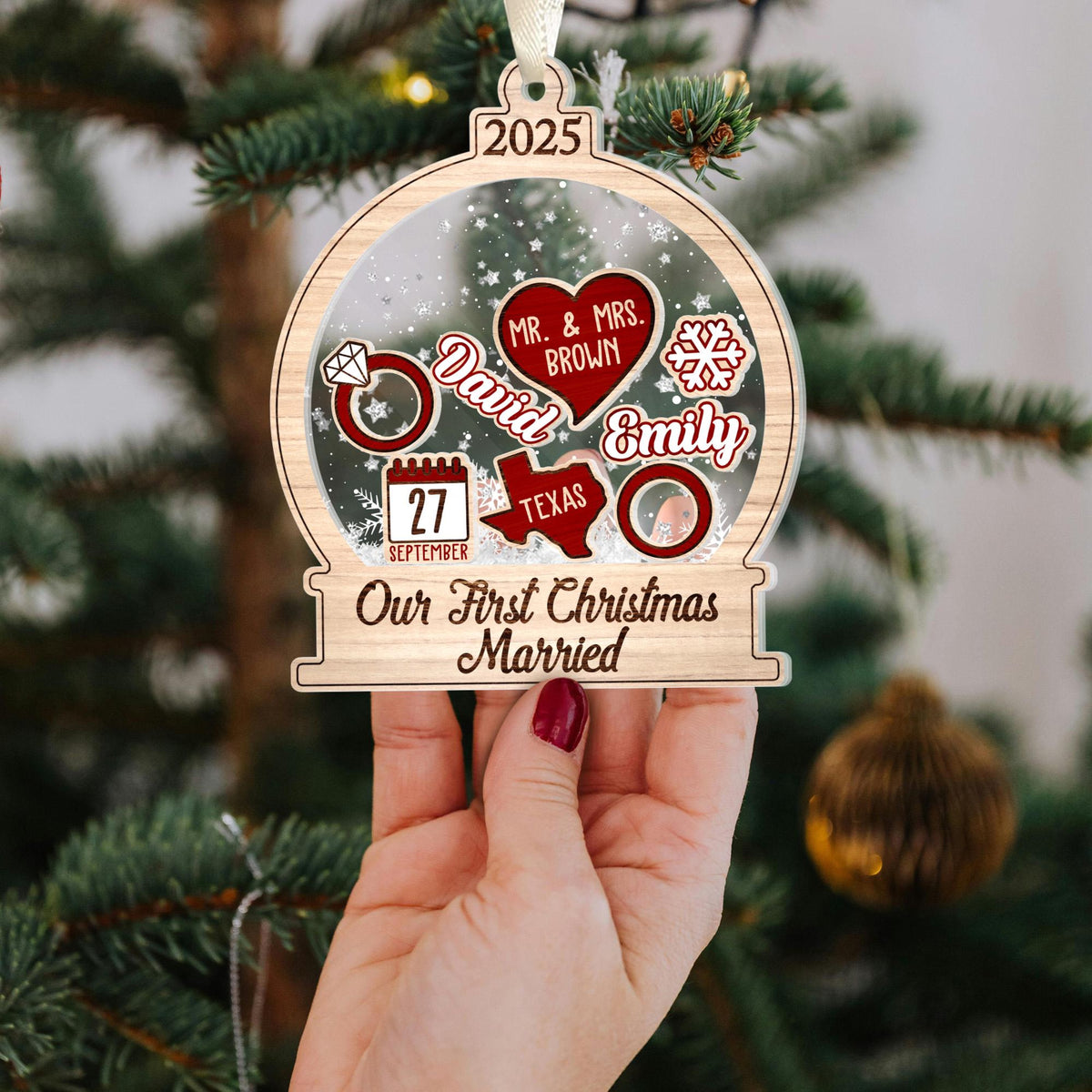 Personalized Christmas Married Ornament, First Christmas Married Ornament, Custom Mr Mrs Wedding Ornament, Wedding Keepsake, Christmas Gift