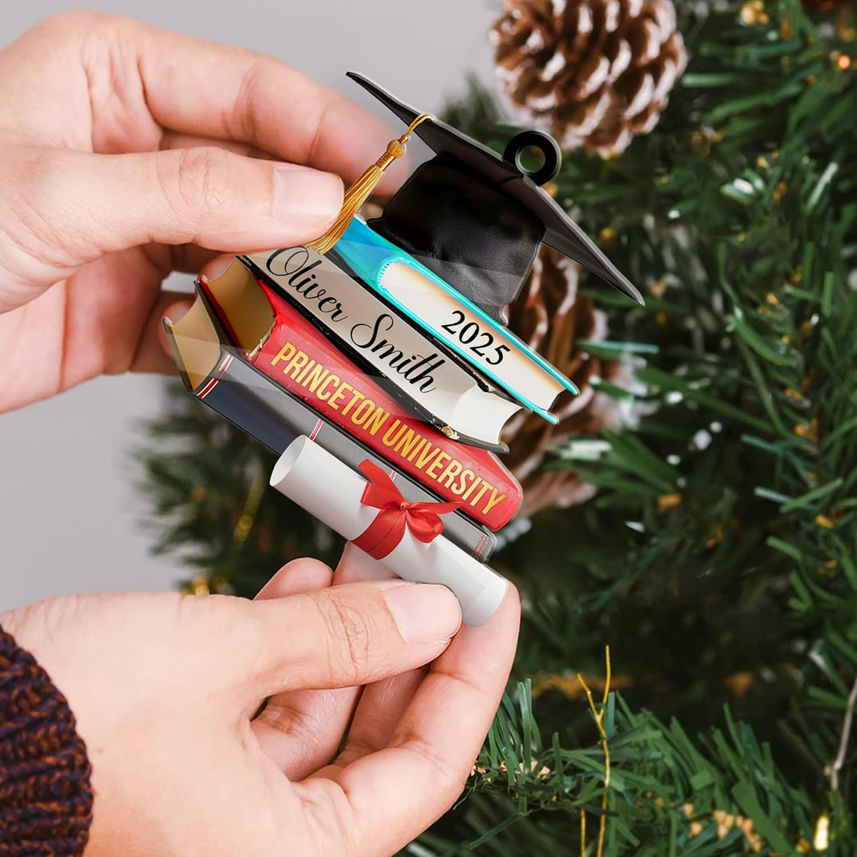 Personalized Graduation Ornament 2025, Custom Name Grad Cap w/Books Scroll Acrylic 2D Ornaments, Class of 2025 Graduated Keepsake, High School College Bachelor Congratulation Christmas Xmas Gifts