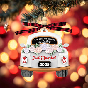Wedding Gifts for Couples 2025 - Wood Hanging Ornament for Bride & Groom, Mr & Mrs - Wedding Decor Newlywed Gift, Bridal Shower Present for Married Couples