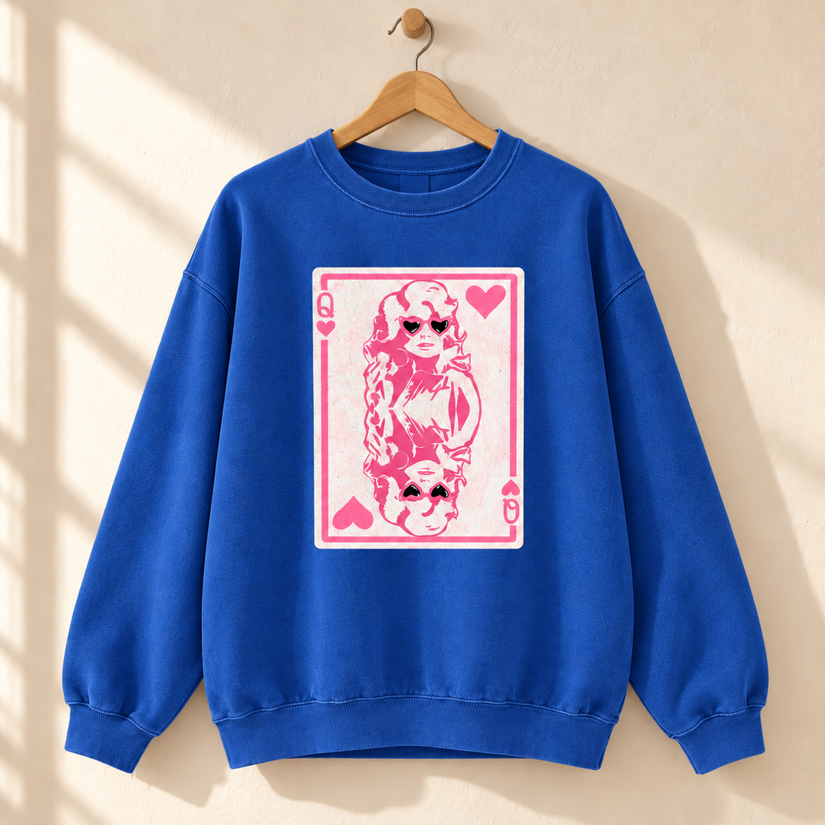 Queen of Hearts Comfort Colors Sweatshirt, Cute Valentine’s Day Crewneck for Women, Trendy Valentine Pullover, Gift for Her b7f5f847-27a9-4b51-90dc-289bf11fac64-Sweatshirt-xanh-ho-ng-gia-h-nh-n-ho-ng-2.png
