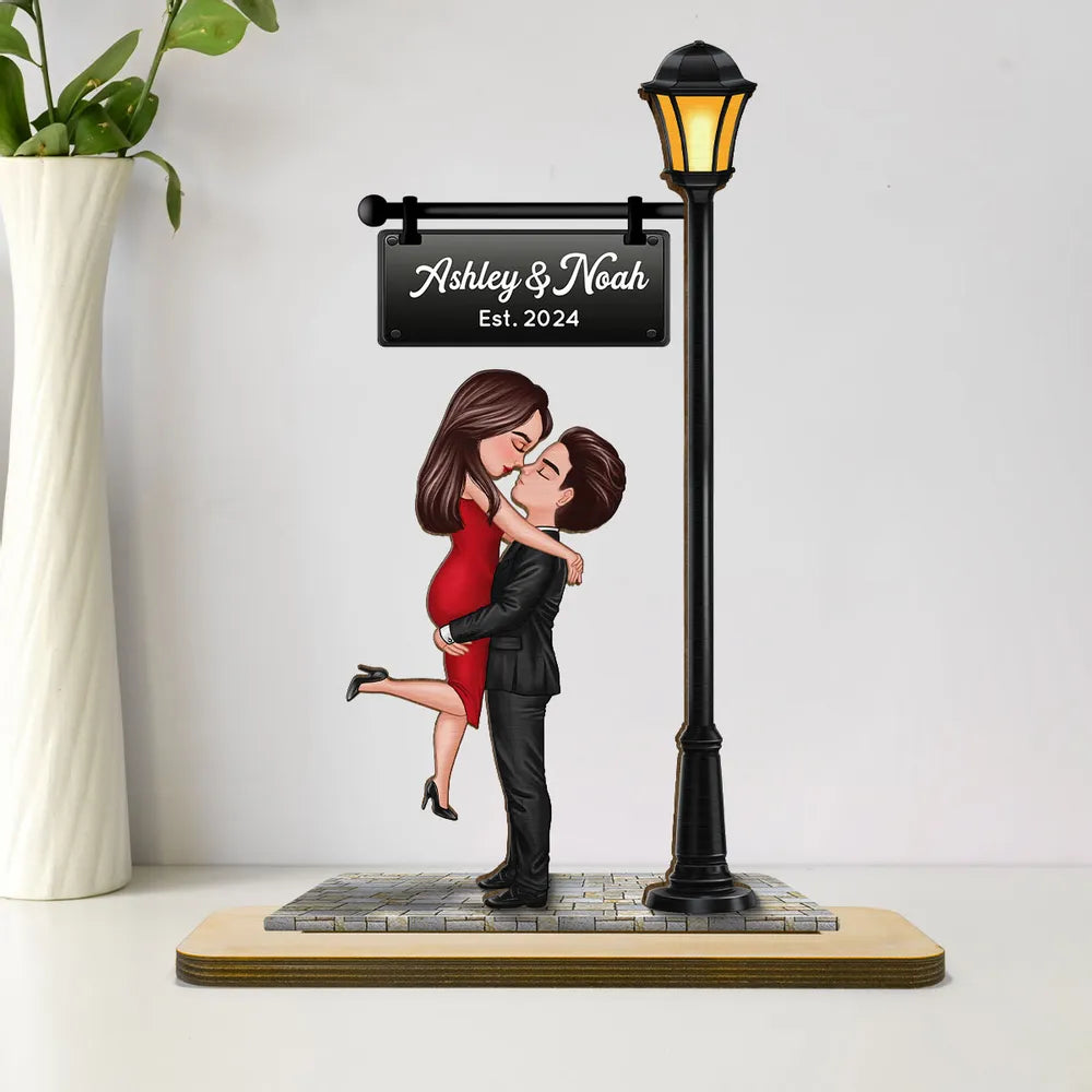 Kissing Couple Under Lamp Post Forever Love - Personalized Wooden Plaque - Heartfelt Anniversary Gift For Her, For Wife