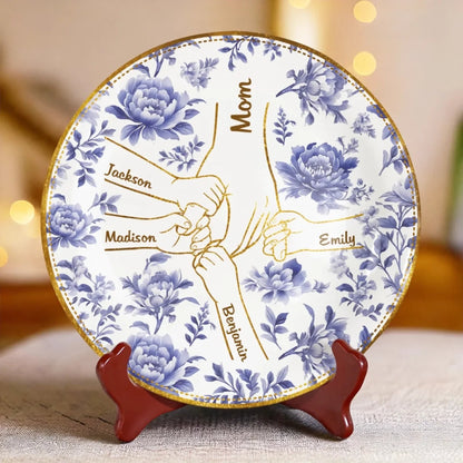 Mom Holds Kid's Hands - Personalized Ceramic Plate - Gift For Mother, Birthday Gift, Mother's Day Gift