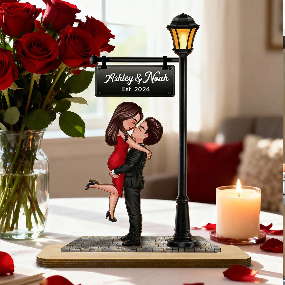 Kissing Couple Under Lamp Post Forever Love - Personalized Wooden Plaque - Heartfelt Anniversary Gift For Her, For Wife