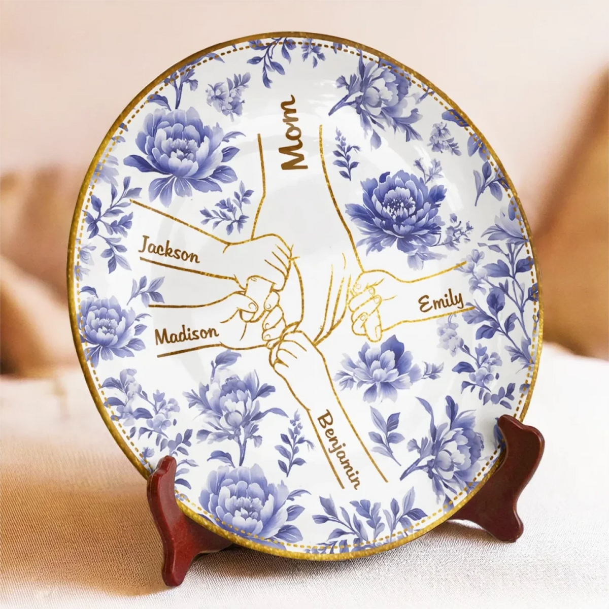 Mom Holds Kid's Hands - Personalized Ceramic Plate - Gift For Mother, Birthday Gift, Mother's Day Gift