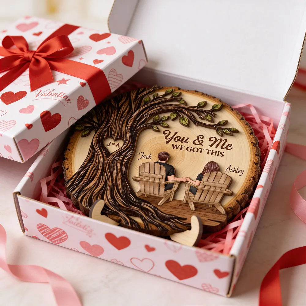 Couple Sitting Under Heart Carved Tree - Personalized Wooden Plaque - Valentine's Day Gift For Couple