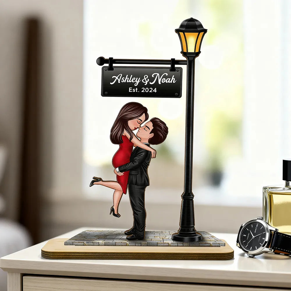 Kissing Couple Under Lamp Post Forever Love - Personalized Wooden Plaque - Heartfelt Anniversary Gift For Her, For Wife