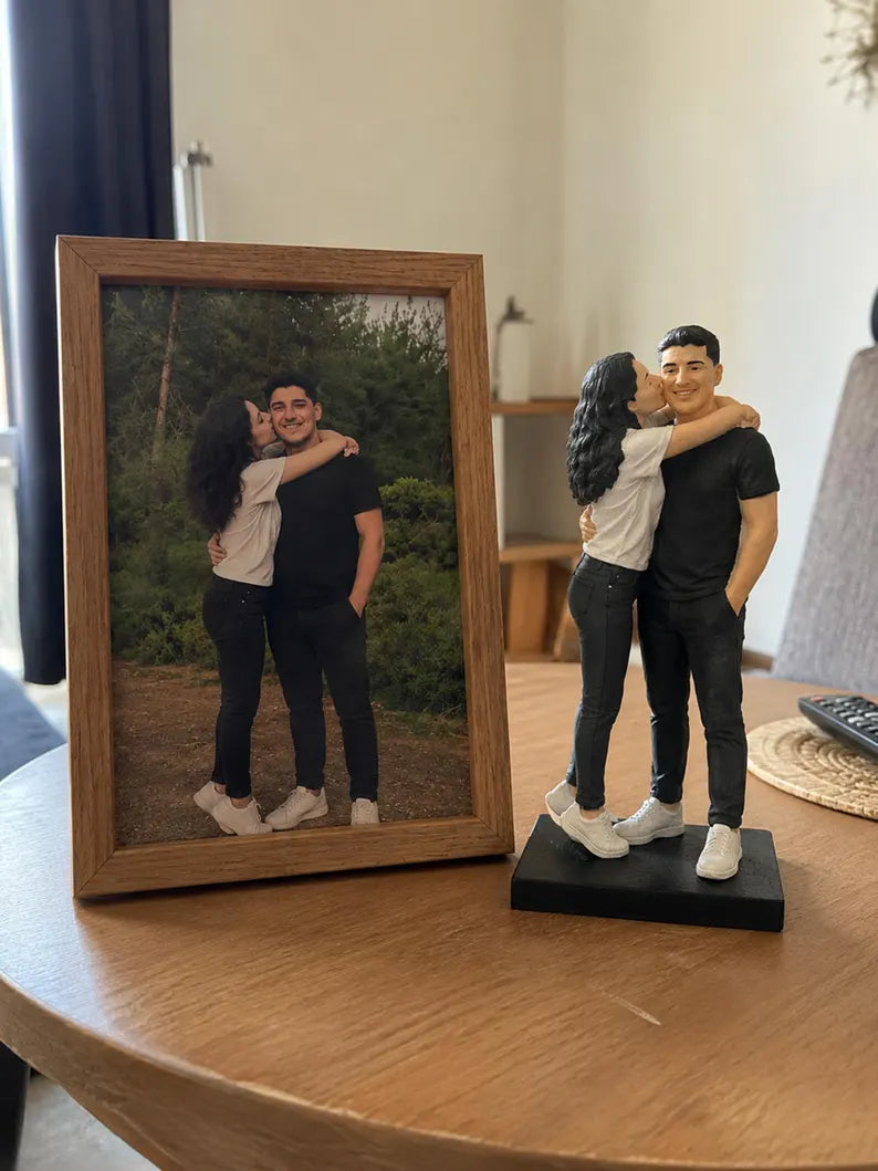 Custom Photo Figurine | Hand-Painted 3D Couple, Family, Pet Portrait Statue ef14fa79-5242-43d5-a376-f4f1b506aa4e-hhggfghftrt-4-.webp