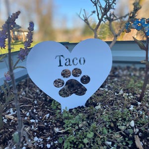 Custom Pet Memorial Plaque Personalized Gifts for Pet Loss Pet Garden Stake with Heart and Paw - Pet Grave Marker Metal Garden Stakes