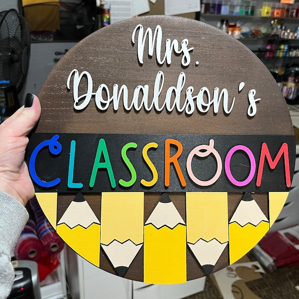Classroom Pencil Teacher Name Sign, Round door hanger Decor, Teacher gift, School welcome Sign, Personalize