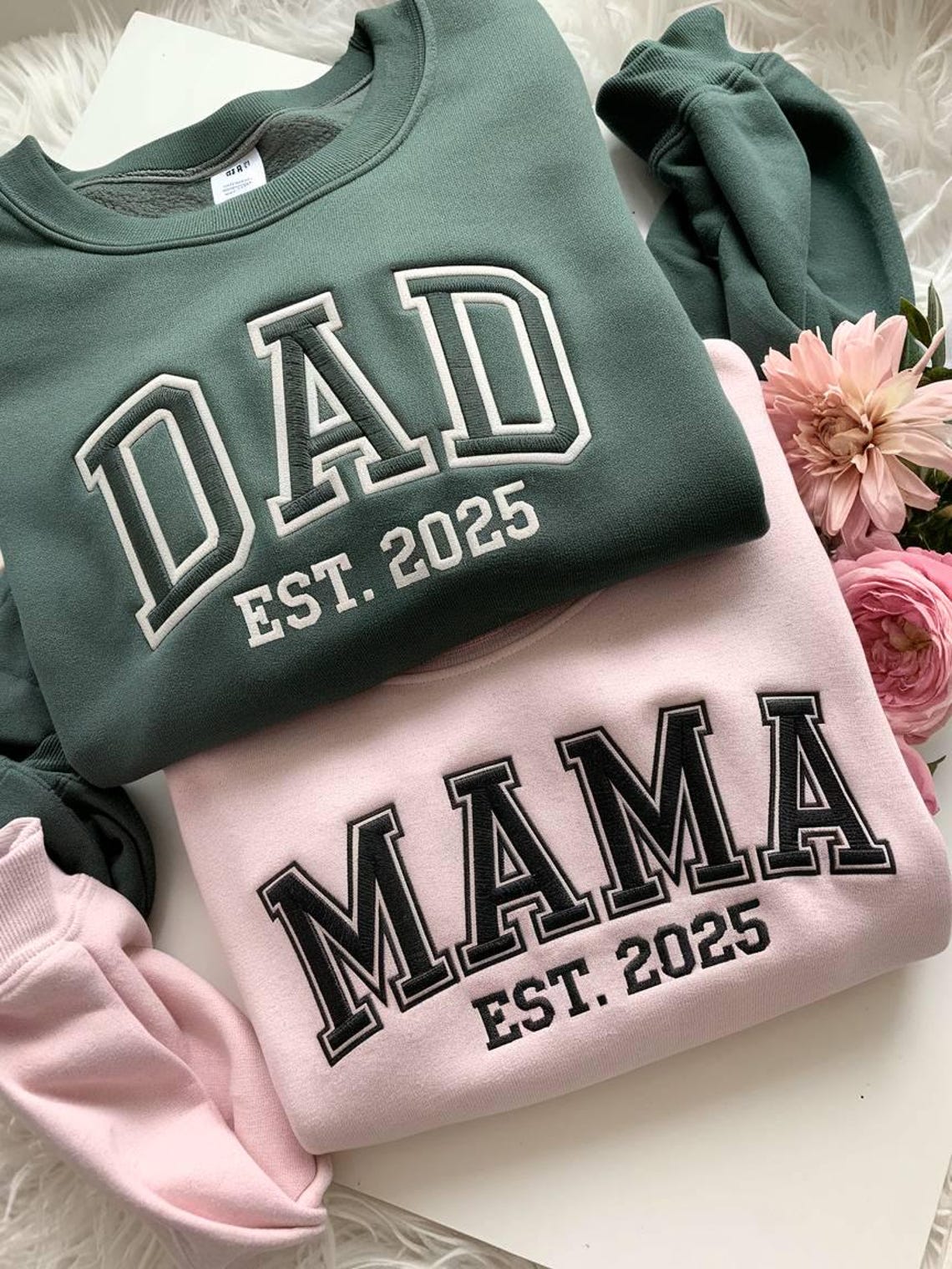 Personalized Mama & Dad Embroidered Sweatshirt, Custom Embroidery Sweatshirt, Matching New Mom and Dad Outfit Gift, Mother day, Father's Day