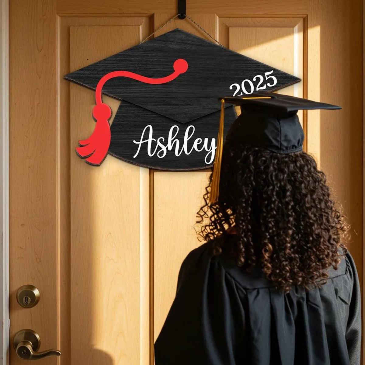 Graduation Cap Personalized Wood Sign, Custom Name & Year Grad Door Hanger, Senior 2025 Decor, Graduation Party Sign, Graduate Gift