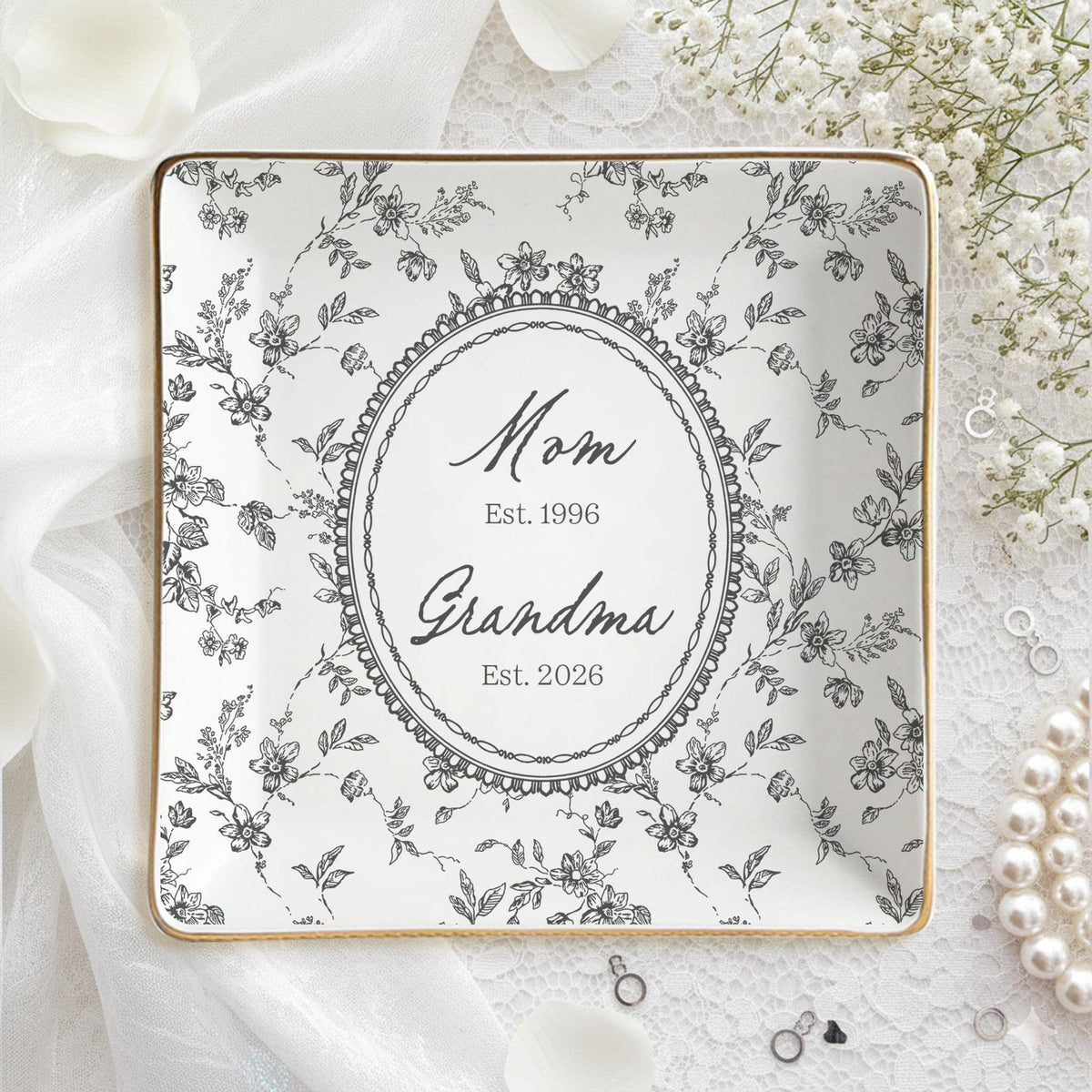 Personalized Toile de Jouy Grandma Est Ring Dish, Custom New Grandma Ceramic Jewelry Tray, Promoted To Grandma, Mothers Day Gift for Grandma