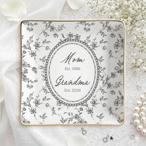 Personalized Toile de Jouy Grandma Est Ring Dish, Custom New Grandma Ceramic Jewelry Tray, Promoted To Grandma, Mothers Day Gift for Grandma